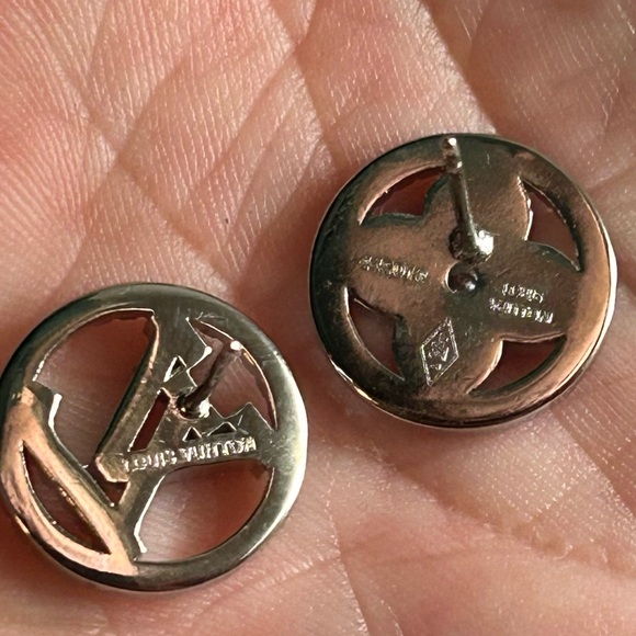 LV Elegant White Gold Stud Earrings - Picture 3 of 3